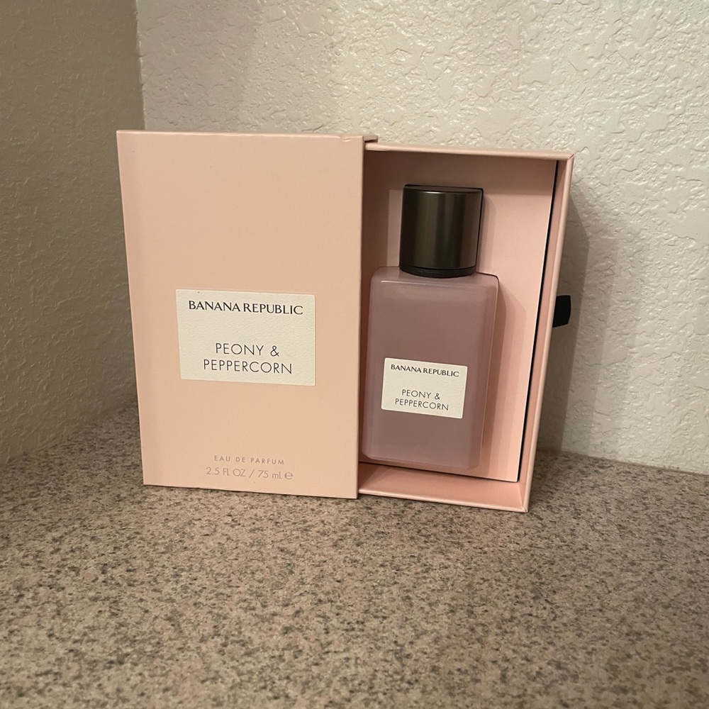Banana Republic Peony & Peppercorn Fragrance